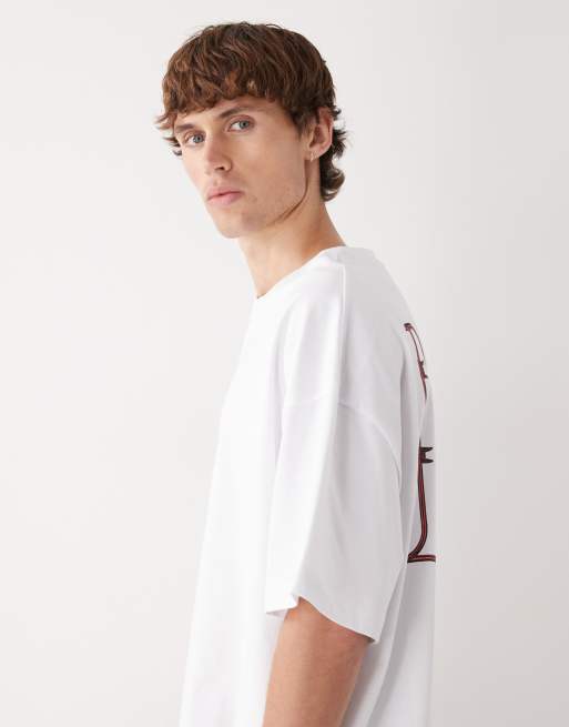 Camiseta blanca extragrande con estampado trasero de alambre de Vertere Berlin, 4 de 5