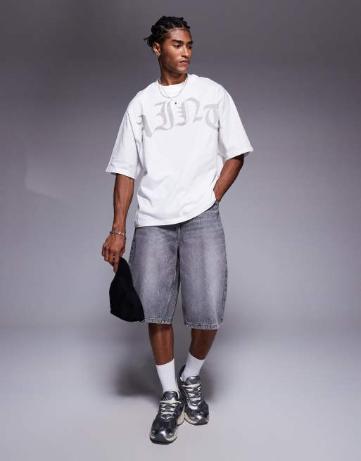 Camiseta blanca extragrande con texto "Saint" de River Island, 2 de 4
