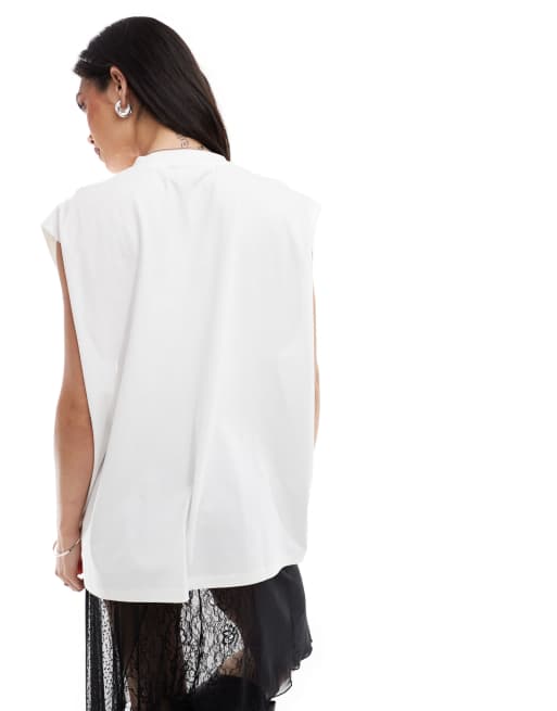 Camiseta blanca extragrande sin mangas con estampado gráfico con pedrería de ASOS DESIGN, 3 de 4