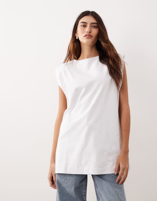 Camiseta blanca extragrande sin mangas con hombreras y abertura lateral de ARRANGE, 3 de 4