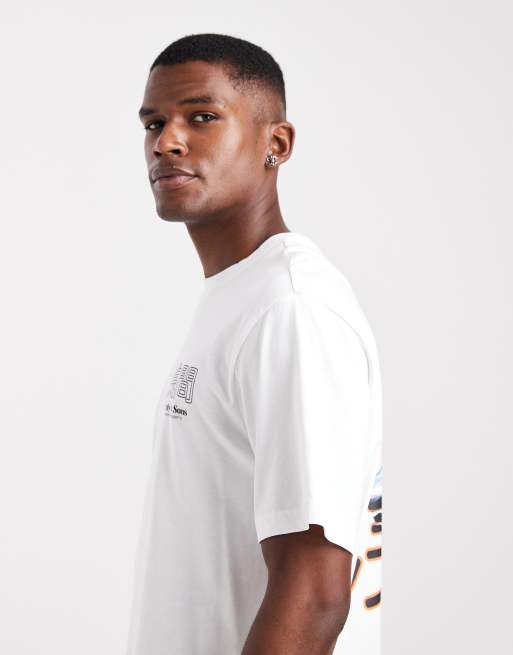 Camiseta blanca holgada con estampado trasero de montaña de ONLY & SONS, 4 de 5