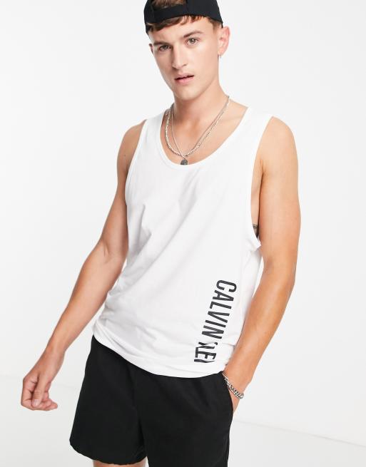 Camiseta blanca holgada sin mangas con espalda de nadador de Calvin Klein