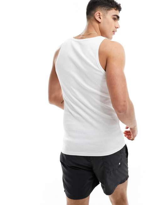 Camiseta blanca sin mangas ajustada de canalé de New Look, 3 de 4