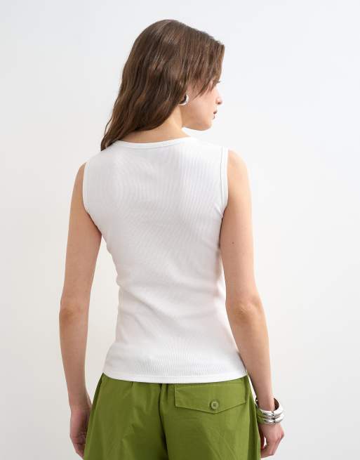 Camiseta blanca sin mangas con cuello de pico de canalé de Topshop, 4 de 4