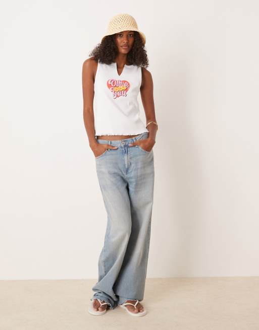 Camiseta blanca sin mangas con estampado gráfico "Olive You" de canalé de ASOS DESIGN, 4 de 4