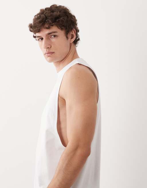 Camiseta blanca sin mangas de corte estándar con sisas caídas de ASOS DESIGN, 4 de 5
