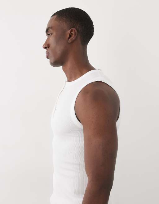 Camiseta blanca sin mangas de corte slim sin costuras con cuello panadero de canalé de 4505, 4 de 5
