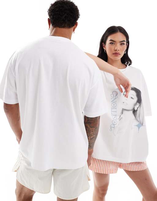 Camiseta blanca unisex extragrande con estampado con licencia de "Positions" de Ariana Grande de ASOS DESIGN, 2 de 4