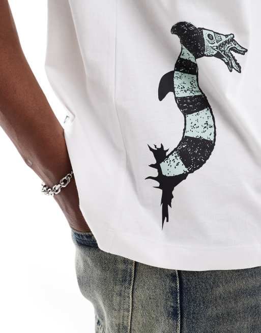 Camiseta blanca unisex extragrande con estampado de "Beetlejuice" para Halloween de ASOS DESIGN, 2 de 4