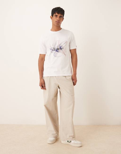 Camiseta blanca y azul con diseño gráfico lineal efecto tridimensional de Lyle & Scott, 2 de 4
