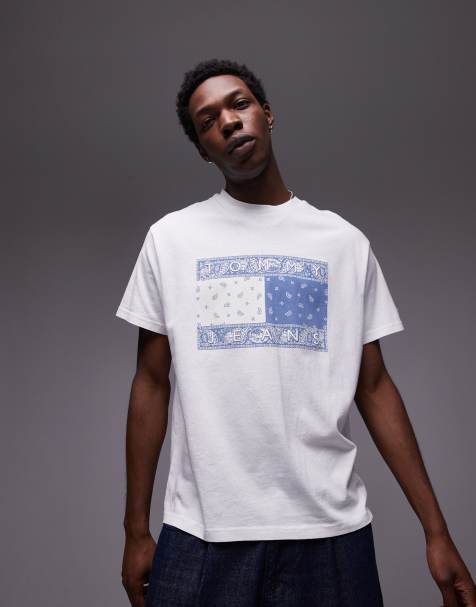 Camiseta blanca y azul con estampado de bandera grande de cachemir de Tommy Jeans - view 1