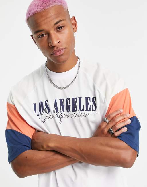 Camiseta blanca y naranja extragrande con diseño color block y estampado de Los Ángeles de ASOS DESIGN