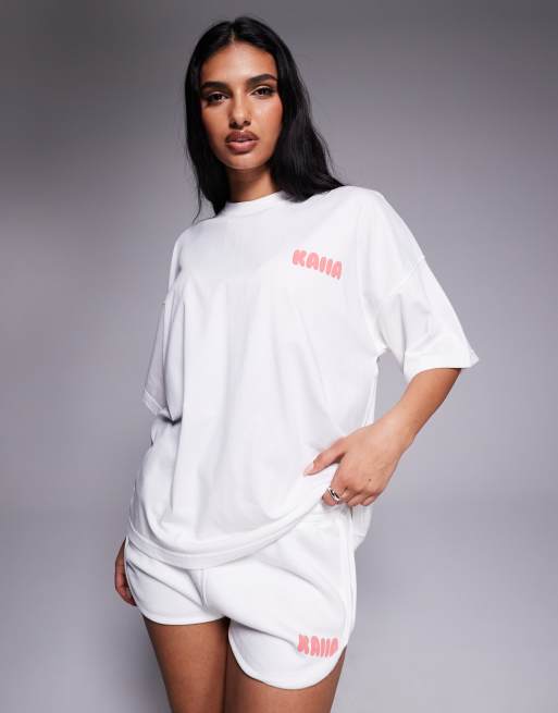 Camiseta blanca y roja extragrande con logo estampado en relieve de mezcla de algodón de Kaiia (parte de un conjunto)  , 4 de 4