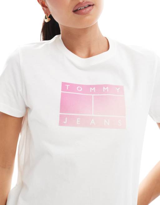 Camiseta blanca y rosa con estampado de bandera degradada de Tommy Jeans, 2 de 4