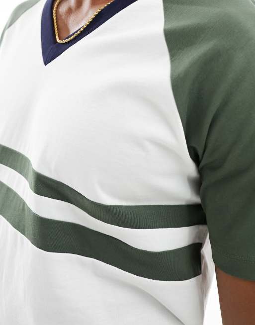 Camiseta blanca y verde con mangas raglán y diseño de paneles cosidos de ASOS DESIGN, 3 de 4