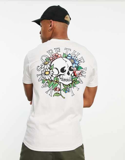 Camiseta blanco hueso con estampado de calavera y flores en la espalda de Vans