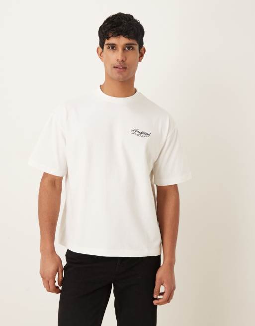 Camiseta blanco hueso con estampado gráfico automovilístico en la espalda de Prohibited, 3 de 5