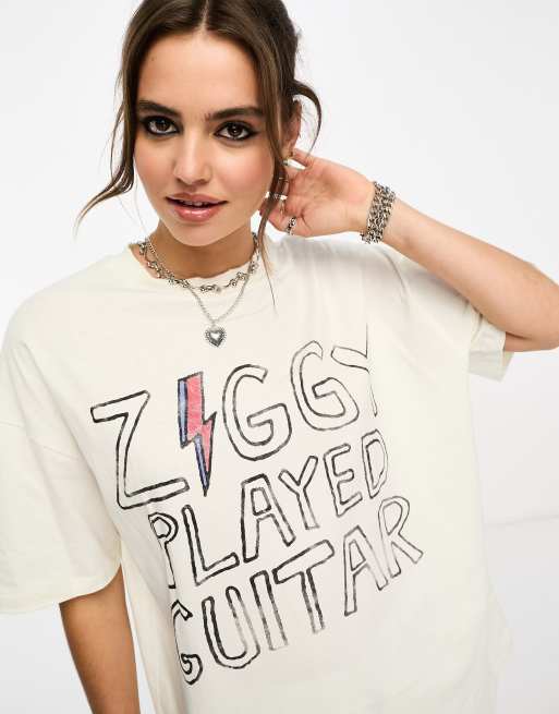 Camiseta blanco hueso extragrande con estampado gráfico con licencia de Ziggy de ASOS DESIGN