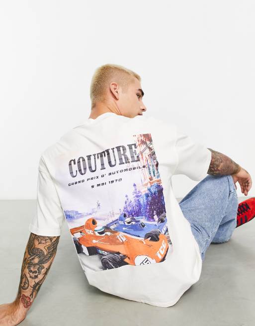 Camiseta blanco hueso extragrande con estampado gráfico en la espalda de The Couture Club