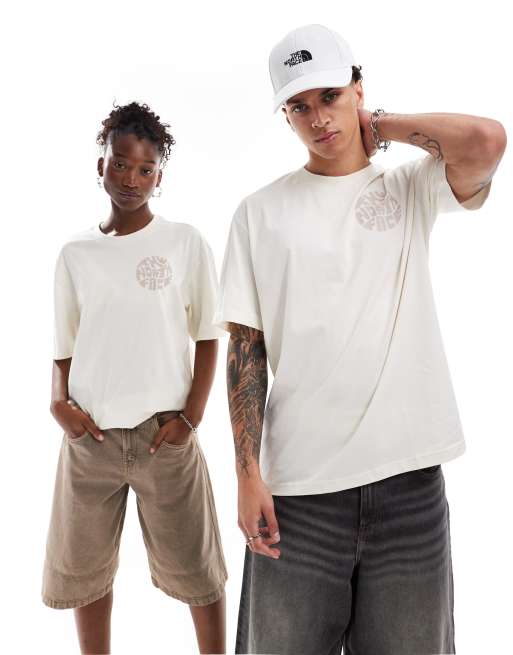 Camiseta blanco hueso extragrande con estampado trasero Voyage de The North Face, 3 de 4