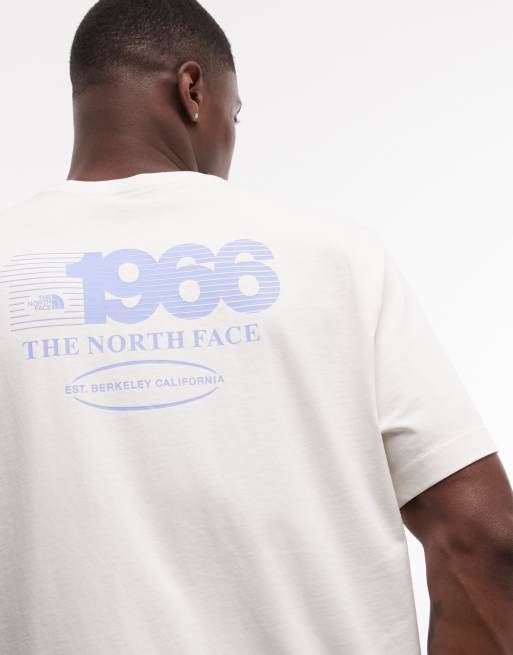 Camiseta blanco hueso holgada con estampado en la espalda Track de The North Face, 3 de 5