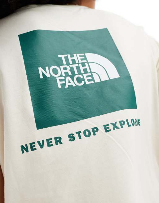 Camiseta blanco hueso holgada con estampado trasero Redbox de The North Face, 4 de 4