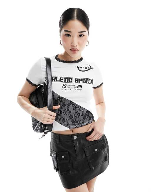 Camiseta blanco marfil con diseño encogido deportivo estilo fútbol con detalle de encaje de ASOS DESIGN
