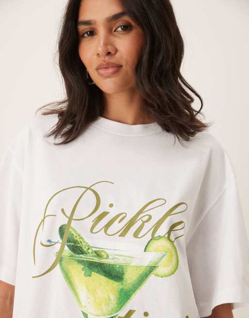 Camiseta blanco marfil extragrande con estampado gráfico de bebida y pepinillos de ASOS DESIGN, 2 de 4