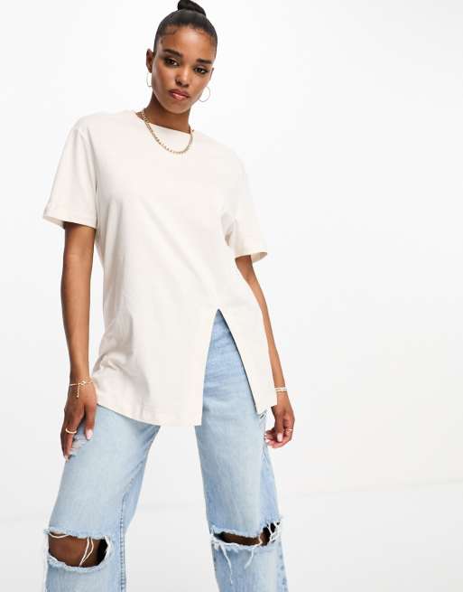 Camiseta boyfriend color crema con abertura en el bajo de New Look