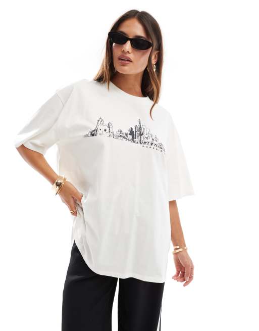 Camiseta boyfriend color crema con estampado gráfico de horizonte de Phoenix de ASOS DESIGN