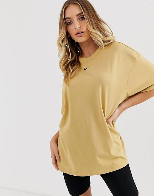 Camiseta extragrande en dorado de Nike | ASOS