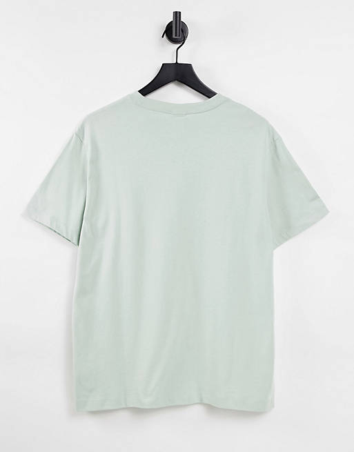 Camiseta boyfriend espuma marina básica con logo pequeño de Nike | ASOS