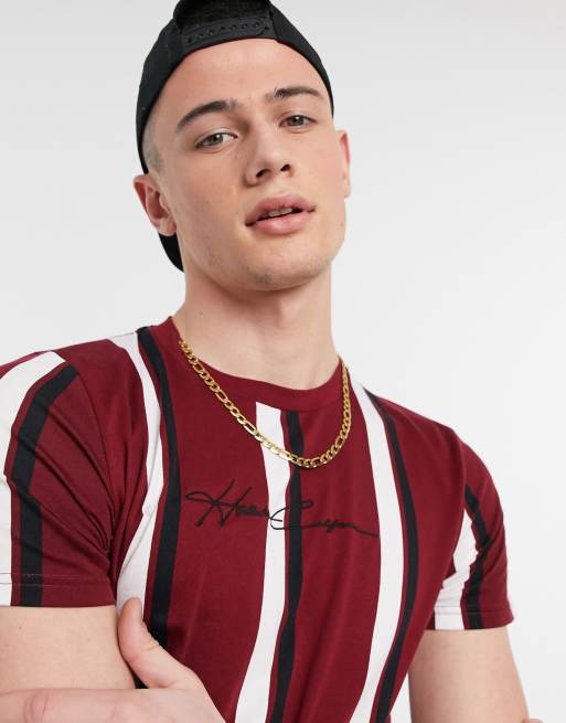 Camiseta burdeos a rayas con logo central en vertical de Hollister