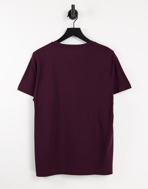 Camiseta burdeos con logo clásico de Tommy Hilfiger, 2 de 4