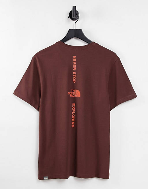 Hombre Tops | Camiseta burdeos Vertical exclusiva en ASOS de The North Face - OG78242