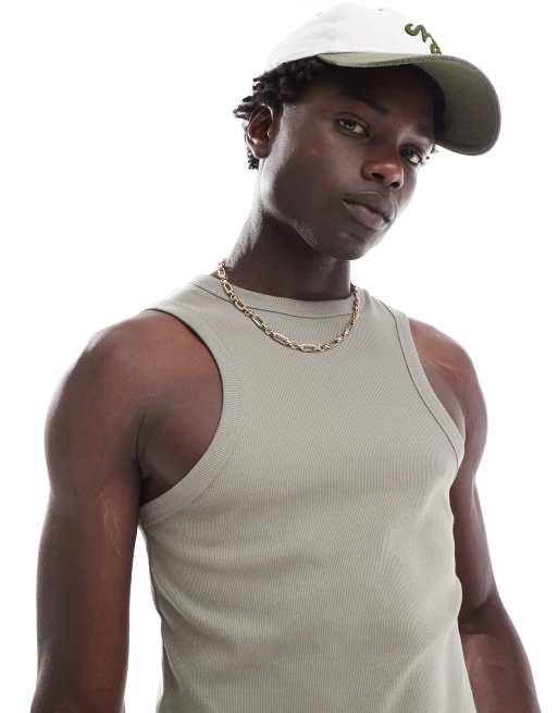 Camiseta caqui ajustada sin mangas con cuello de nadador de canalé de ASOS DESIGN