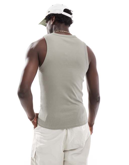 Camiseta caqui ajustada sin mangas con cuello de nadador de canalé de ASOS DESIGN, 3 de 4