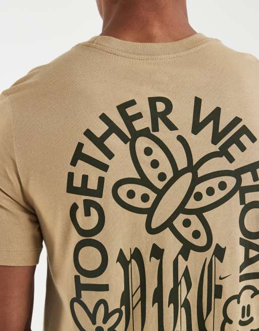 Camiseta caqui con estampado en la espalda "Together We Float" de Nike, 3 de 5