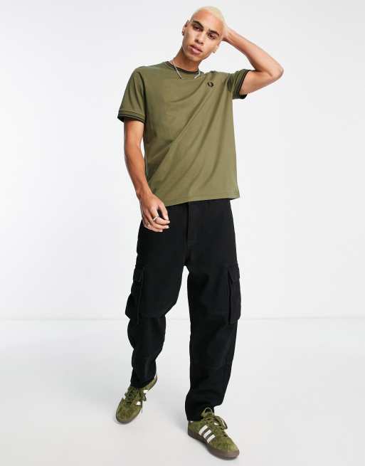 Camiseta caqui con ribete doble de Fred Perry, 3 de 4