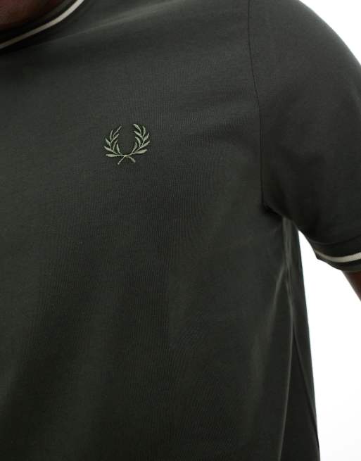 Camiseta caqui con ribetes dobles de Fred Perry, 3 de 4