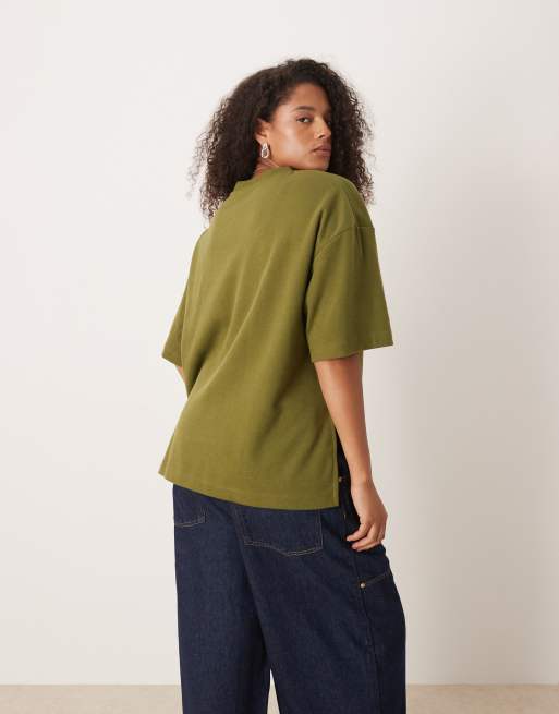 Camiseta caqui de corte cuadrado de tejido muy suave de ASOS DESIGN Curve, 3 de 4