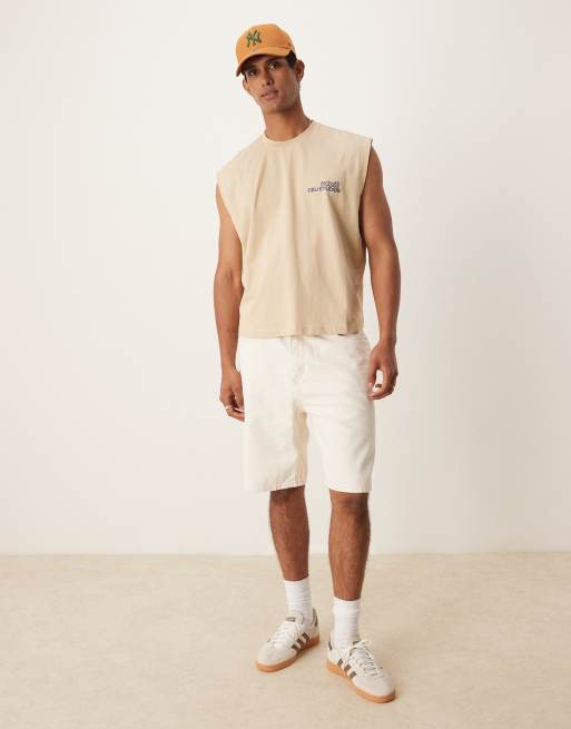 Camiseta caqui de corte cuadrado holgado sin mangas con estampado en el pecho de ASOS DESIGN, 2 de 4