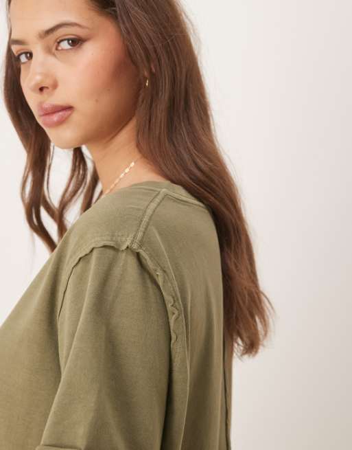 Camiseta caqui lavado de corte estándar suelto con bordes sin rematar de ASOS DESIGN, 4 de 4