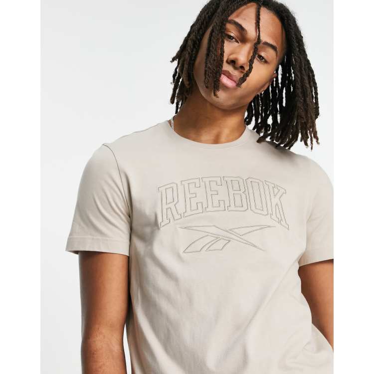Reebok Club C Legacy Keith Haring ClassicfuncenterShops Camiseta color arena con logo delineado Vintage exclusivo en ClassicfuncenterShops de Reebok
