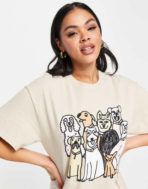 Camiseta color arena extragrande con estampado gráfico de perros de New Love Club