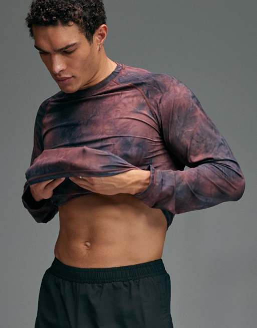 Camiseta color caoba de manga larga para correr con estampado efecto tie dye de malla ligera premium de 4505, 2 de 5