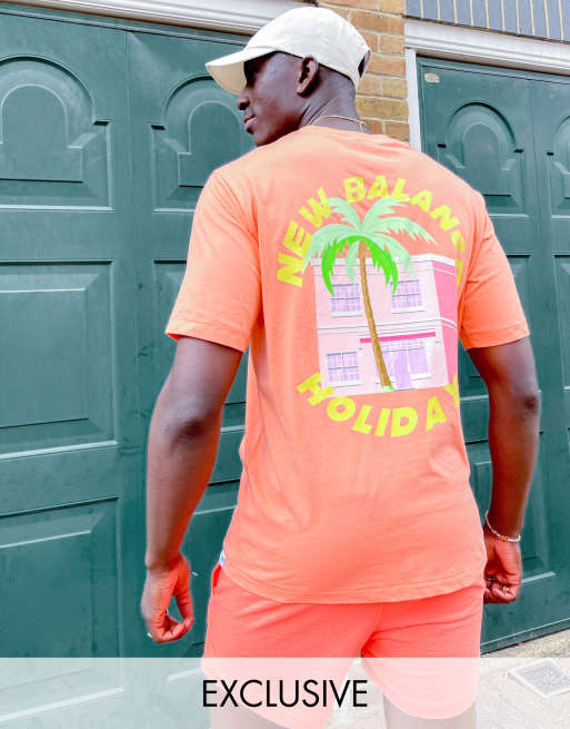 Camiseta color coral con estampado de palmera en la espalda exclusiva en ASOS de New Balance