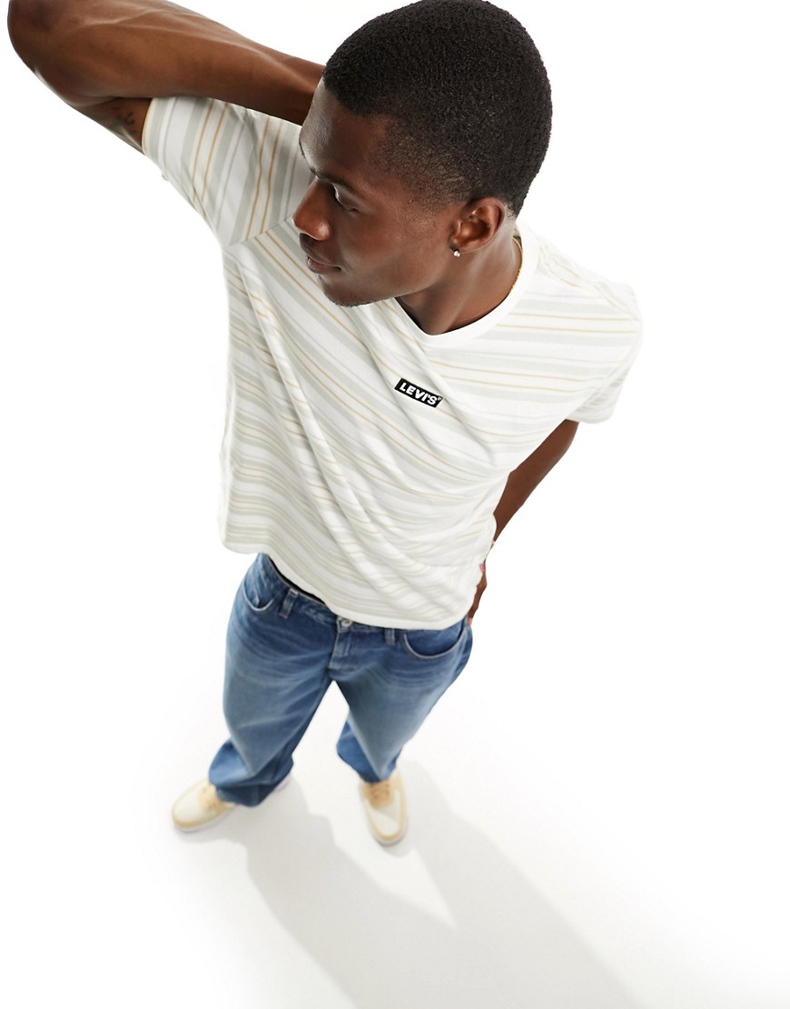 camiseta color crema a rayas con logo boxtab pequeño de levi's-blanco