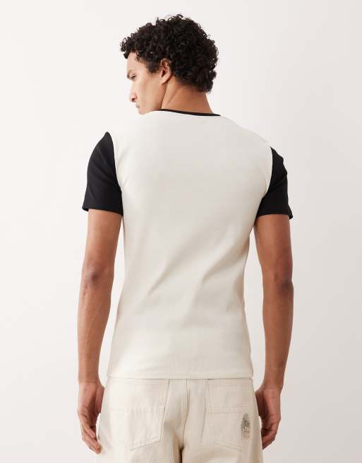 Camiseta color crema ajustada con mangas en contraste de canalé de ASOS DESIGN, 3 de 5