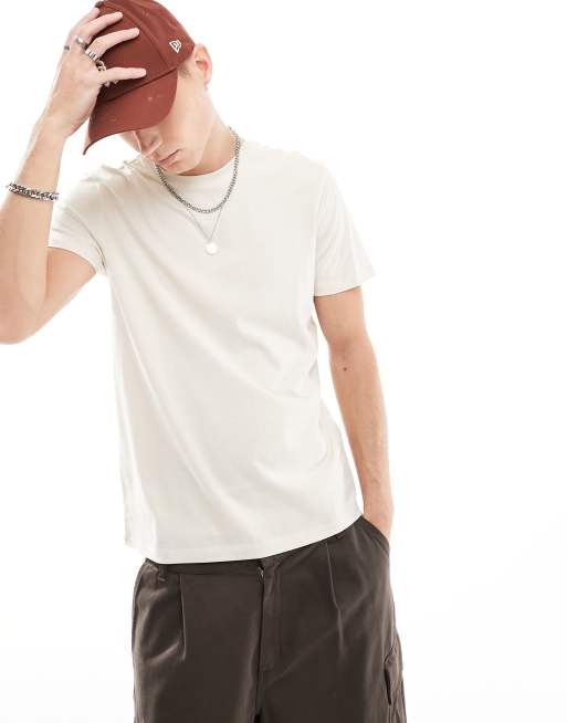 Camiseta color crema con cuello redondo de New Look